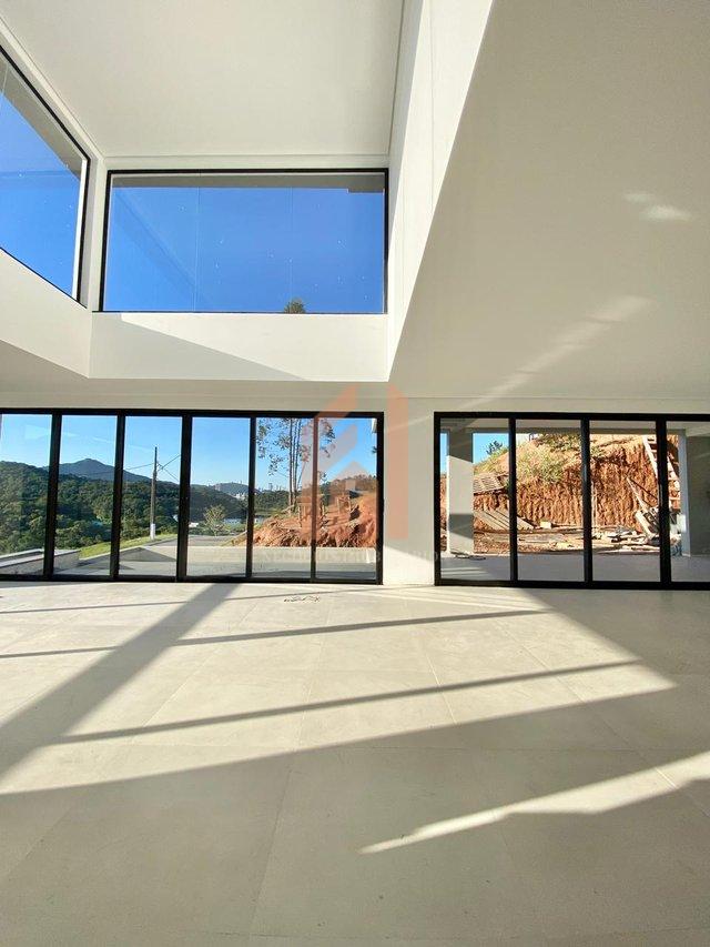 Casa em condomínio fechado com 03 suítes e incrível vista para área de preservação Rua Joaquim Garcia Camboriú - 
