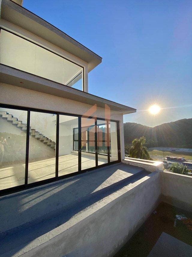 Casa em condomínio fechado com 03 suítes e incrível vista para área de preservação Rua Joaquim Garcia Camboriú - 