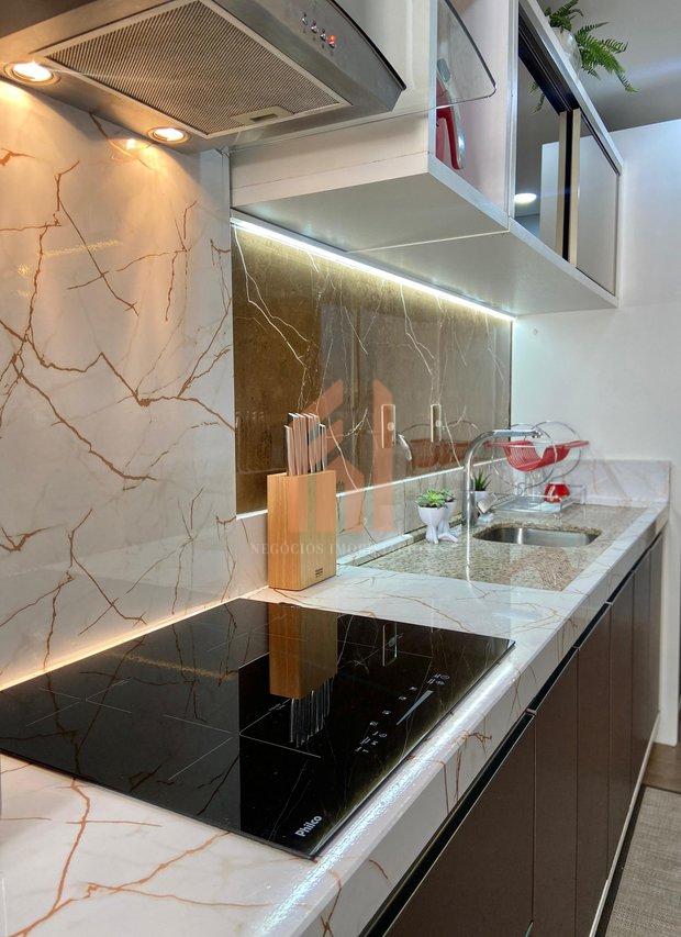 APTO MOBILIADO de 03 dormitórios com 02 vagas em condomínio completo! Fácil acesso a BC Guaraparim Camboriú - 