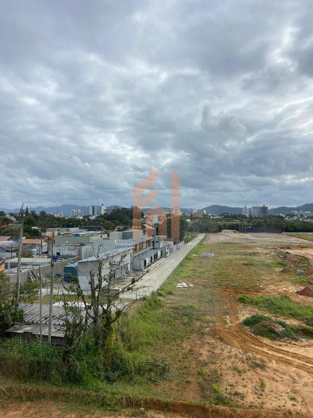 Apartamento semi mobiliado com fácil acesso a praia de Balneário Camboriú  Camboriú - 